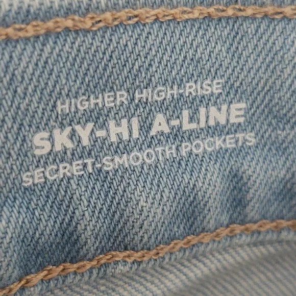 NWT Old Navy Denim Cut Off Shorts Size 14 - Picture 4 of 6